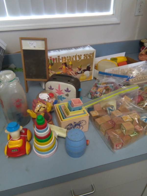 lot 2132 image: Childrens Vintage Games  Toys Lot