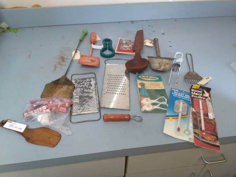 lot 3932 image: Vintage Kitchen Utensils Lot
