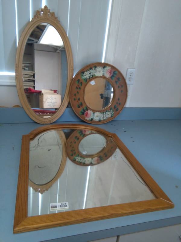 lot 3931 image: Vintage Mirrors Lot
