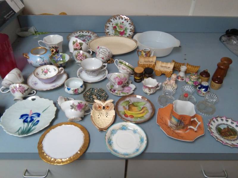 lot 5749 image: Teacups  Saucers, Plates and MORE