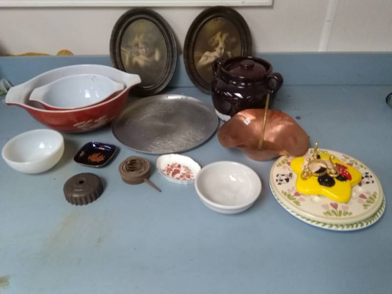 lot 5450 image: Pyrex Nesting Bowls, Metal Oval Picture Frames, Aluminum Embossed Tray and MORE