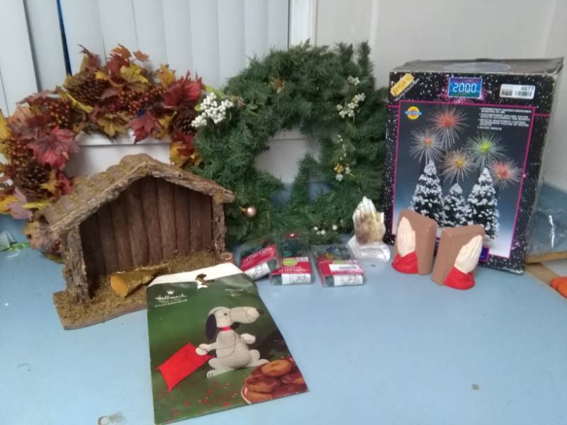 lot 5452 image: Christmas Decorations Lot