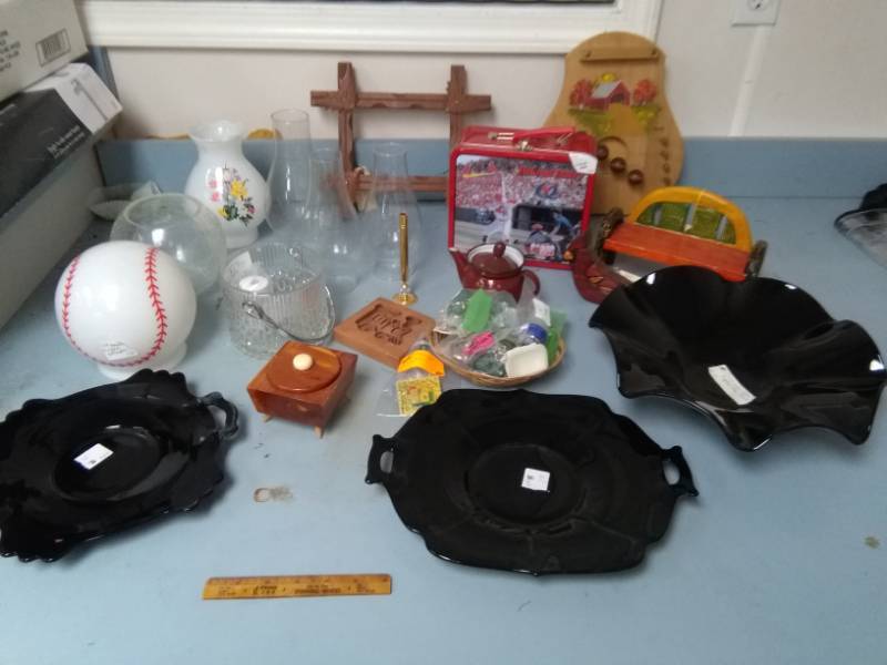 lot 5456 image: Onyxware Bowl and 2 Plates, Misc Other collectibles