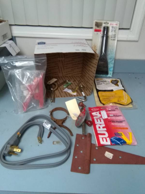 lot 9068 image: Household Maintenance Lot