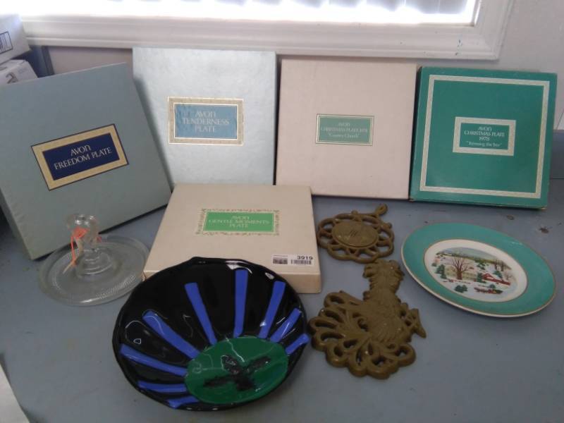 lot 3919 image: AVON Collectible Plates and MORE