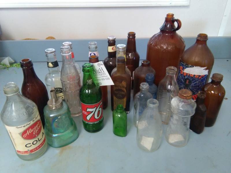 lot 3918 image: Various Sizes and Brands of Bottles