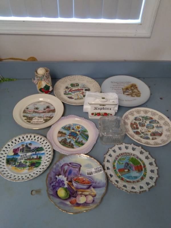lot 10318 image: Collectible State Plates and More