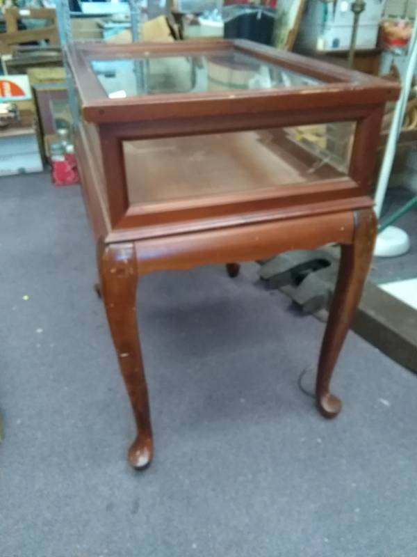 lot 5723 image: Wood Display Cabinet