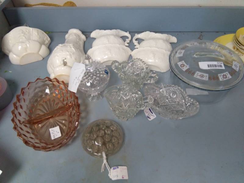 lot 5724 image: Vintage Glassware Lot