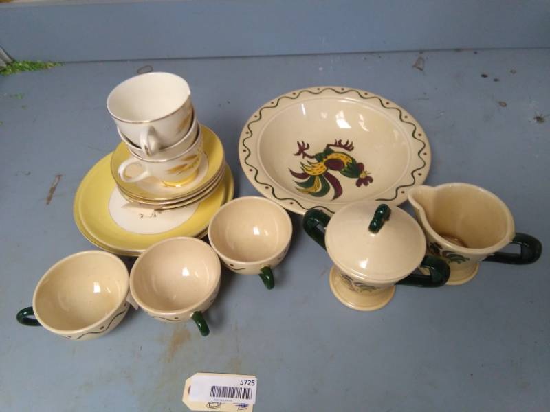 lot 5725 image: Vintage and Collectible Glassware Lot