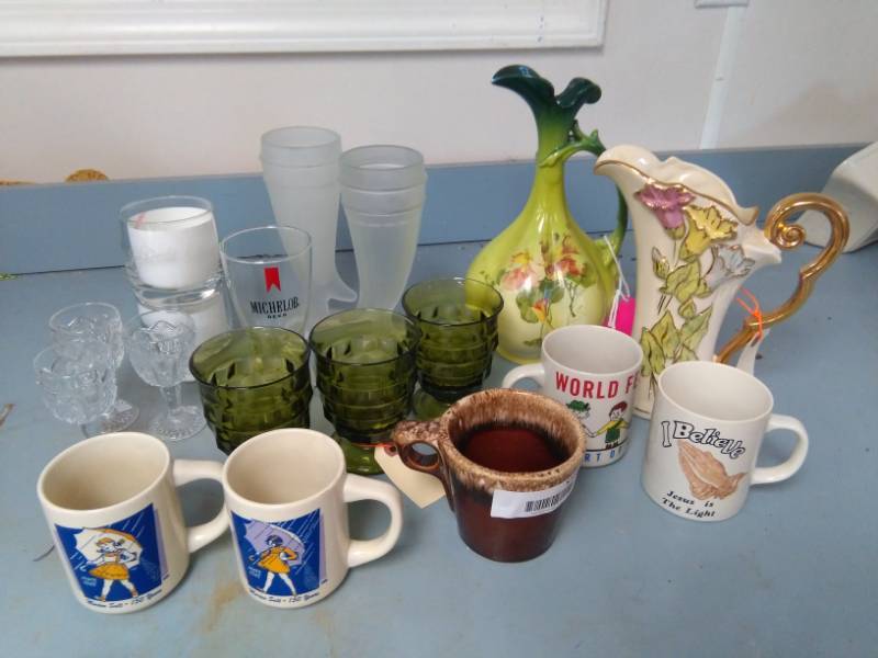 lot 5726 image: Vintage and Collectible Glassware Lot