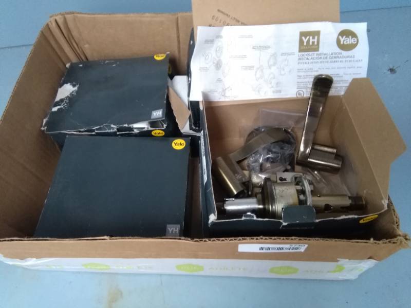 lot 5730 image: Yale Brand Nottingham Lever Door Handle Kits (6)