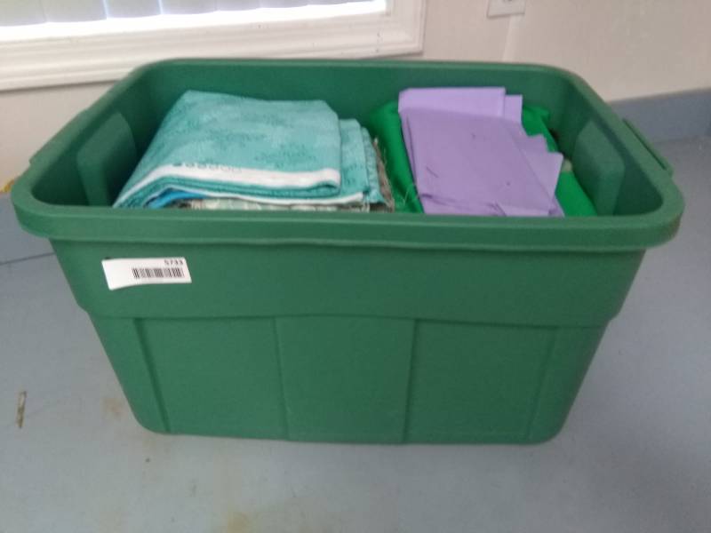 lot 5733 image: TurquoiseAqua, RedPink, Broadcloth Quilting Fabric Lot