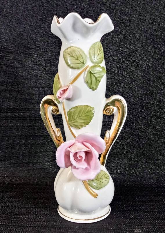 lot 1807 image: Gorgeous Vintage Ucagco Porcelain Vase  With Pink Roses & Gold Trim Handle