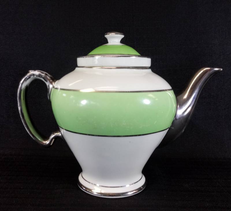 lot 1808 image: 1930s McCormick & Co Banquet Teas Balto English Teapot
