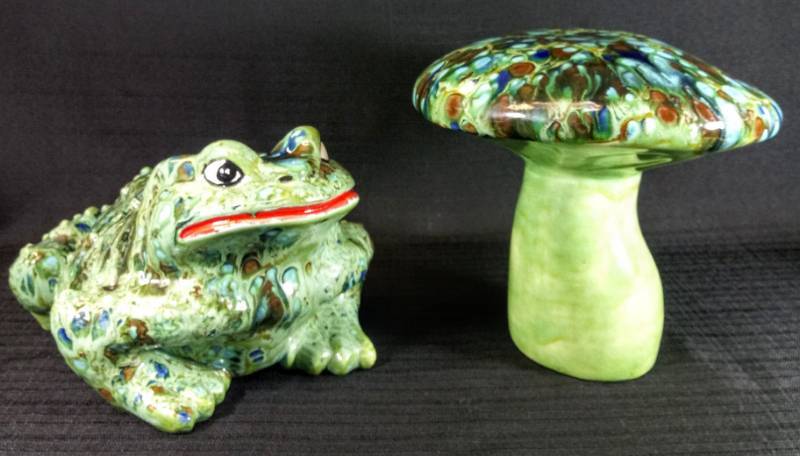 lot 1811 image: Vintage Arnels  Large Ceramic Frog & Toad Stool