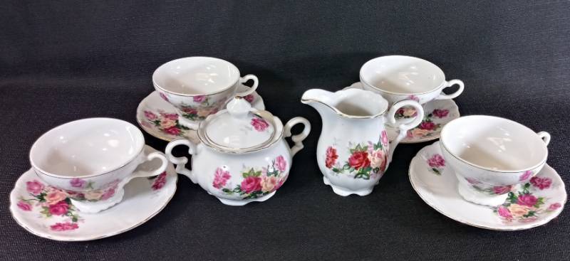 lot 1814 image: Beautiful Rose Patterned Tea Set