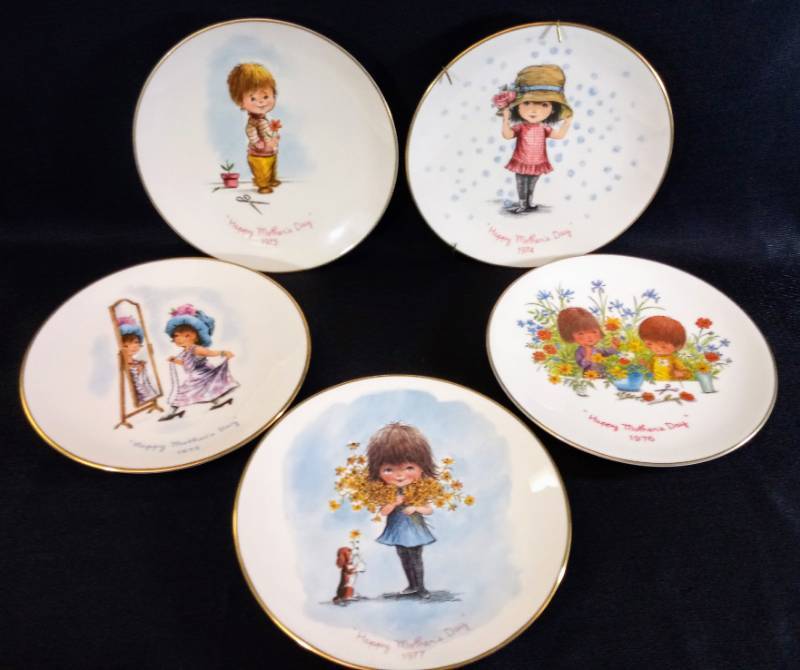 lot 1817 image: Moppets Collectors Plates- Circa 1970s  Lot of 5