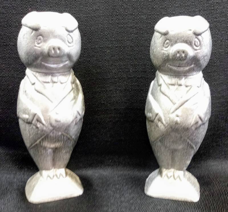 lot 1821 image: Bank on Barry Craft Piggy Bank- Set of 2- Vintage and Neat