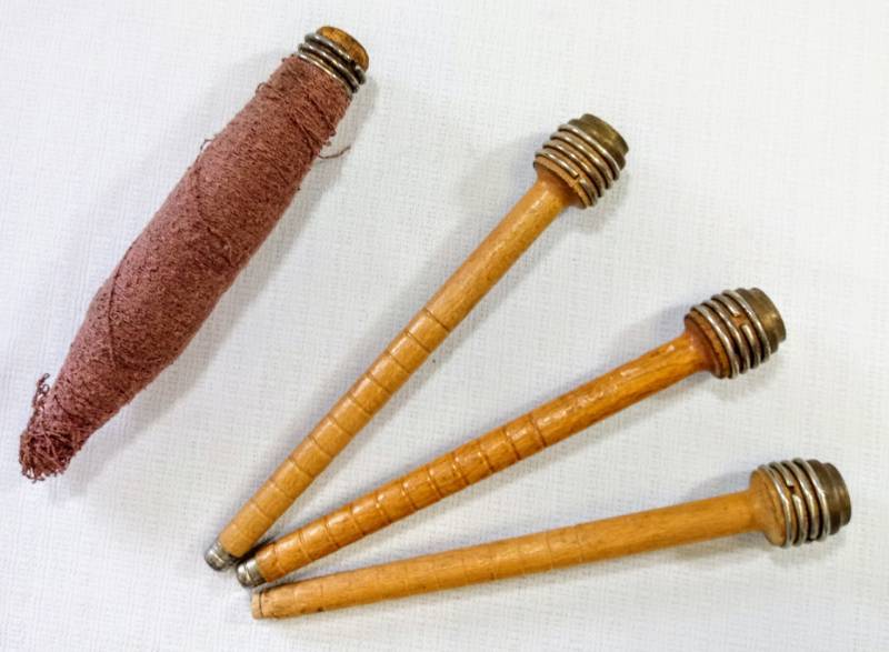 lot 1845 image: Wood Sewing Spools