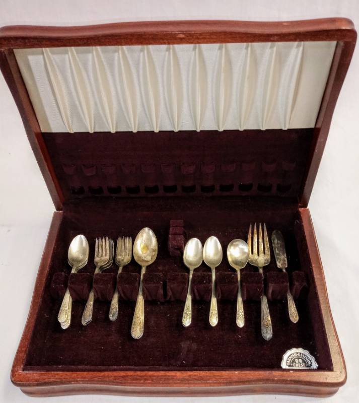 lot 1868 image: WM Rogers Mfg Co Roger Original Silverware with Case