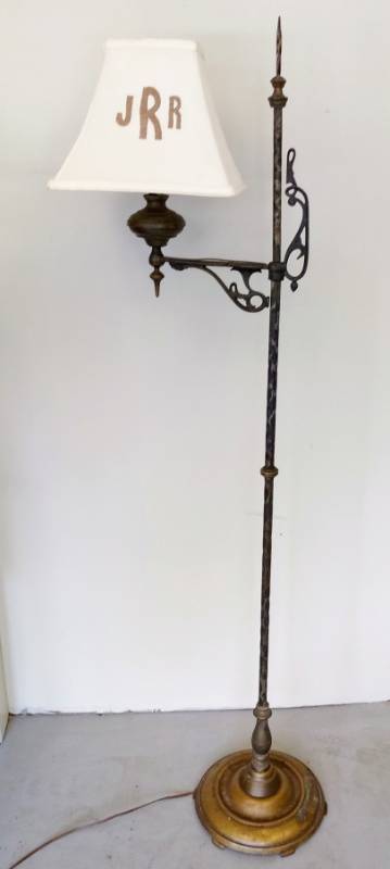 lot 9 image: Vintage  Brass or Metal Floor Lamp-  Ornate