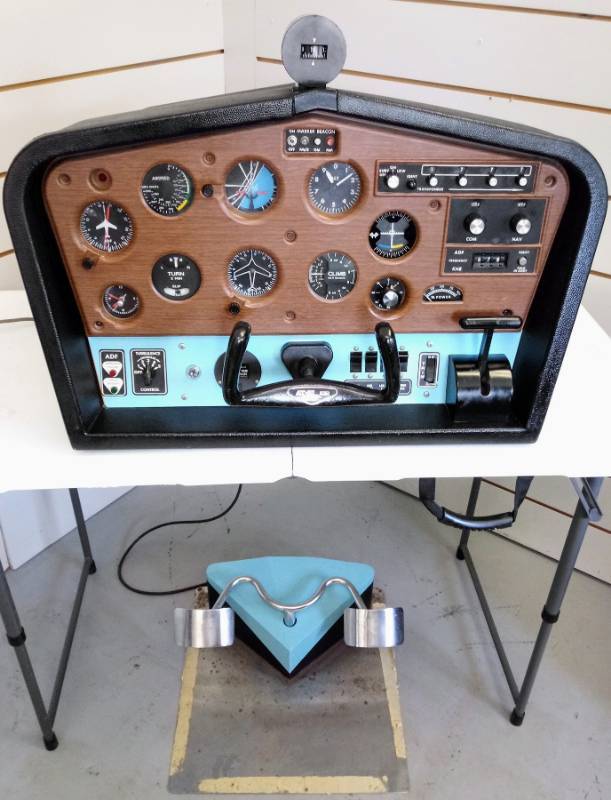lot 2 image: ATC-510  Flight SimulatorTrainer- Cool Old Piece For Aviators
