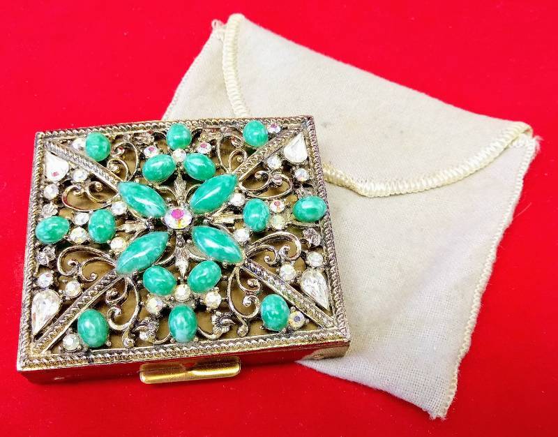 lot 2294 image: Awesome Vintage Cosmetic Compact  Jeweled- Ornate  S.J. Co.  5th Avenue