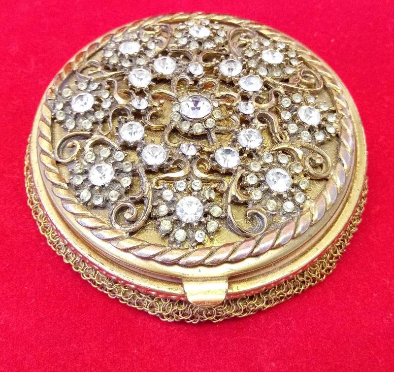 lot 2295 image: Dorset 5th Avenue Round Vintage Compact- Rhinestones With Case- Stunning