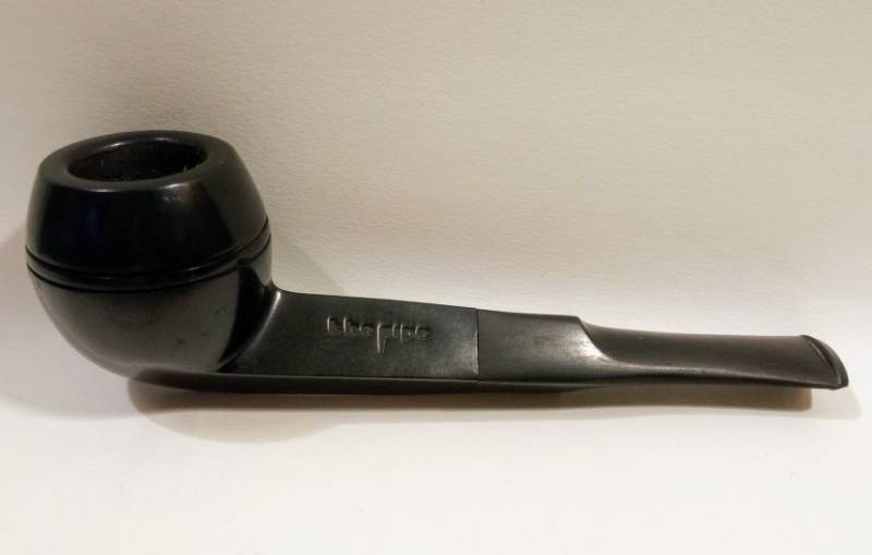 lot 1978 image: Vintage The Pipe   Black Smoking Pipe  in Great Condition