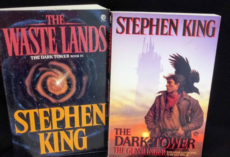 lot 2302 image: Stephen King Books-2    Wastelands and The Dark Tower