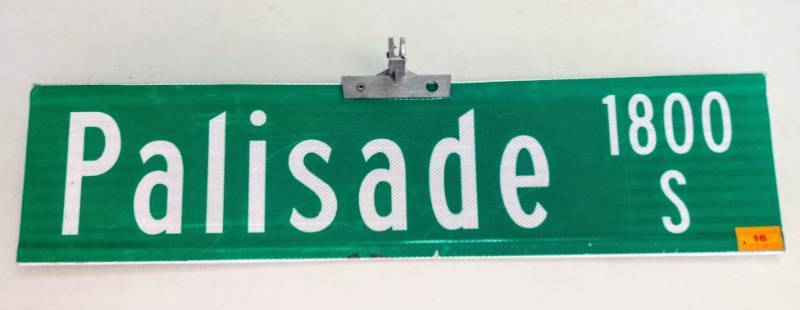 lot 2346 image: 1800 Block of Palisade Street Sign