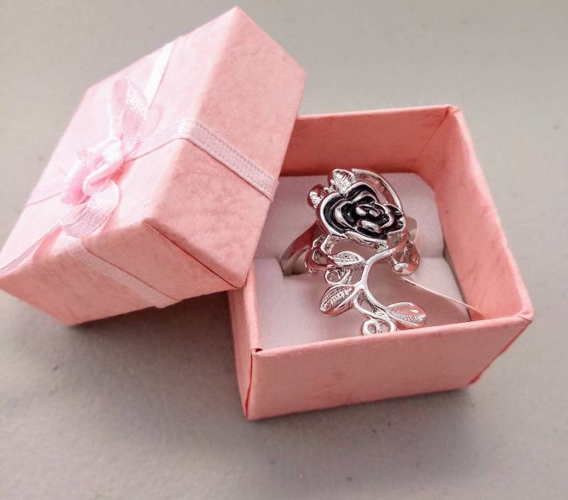 lot 1991 image: Beautiful Silver Tones Rose Ring  Size 9