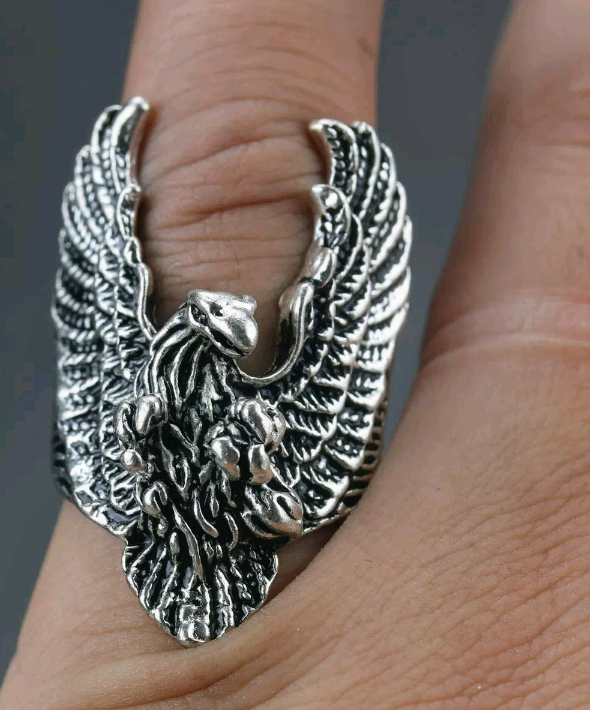 lot 1996 image: Size 9  Silver Tone Eagle Ring