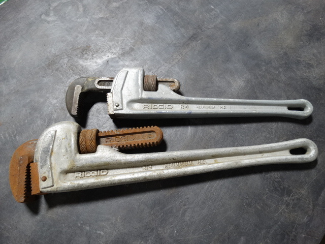 lot 6329 image: 2 Aluminum ridgid 18 and 14 pipe wrenches.
