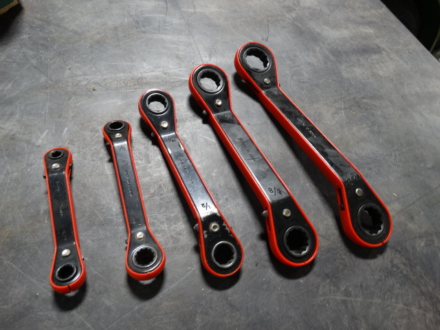 lot 6339 image: Lot of box end ratching wrench.