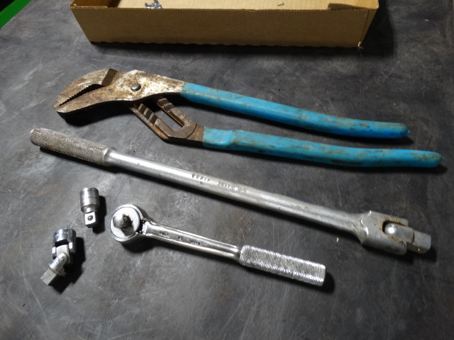 lot 6347 image: SK 12 breaker bar, sk 38 ratchet and a pair of large channel locks.