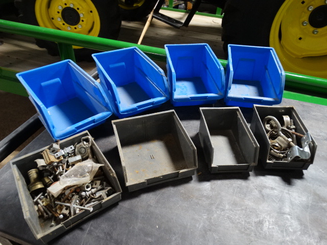 lot 6356 image: Lot of plastic bins.