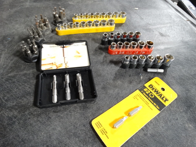 lot 6365 image: Lot with sockets and drill tips.