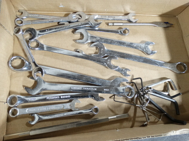lot 6368 image: Various size wrenches and allen wrenches.
