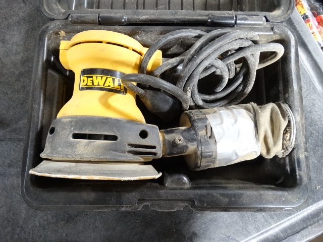 lot 6378 image: DeWalt double insulated random orbit palm sander.