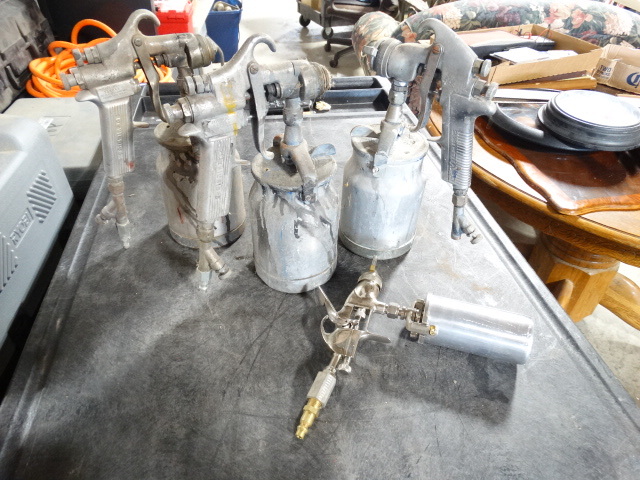 lot 6390 image: 4 Air paint sprayers.