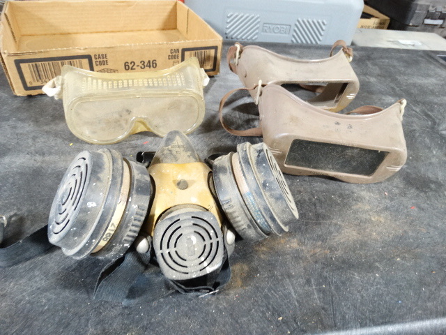 lot 6399 image: Grinding googles and respirater.