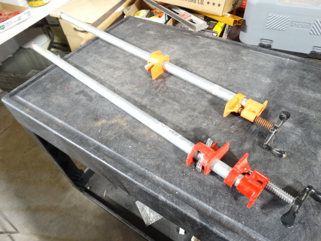 lot 6402 image: 2 Bar clamps.