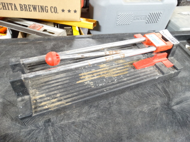 lot 6414 image: Manuel tile cutter.