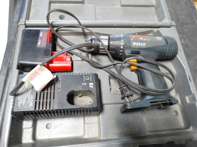 lot 6420 image: Bosch drill with battery and charger.