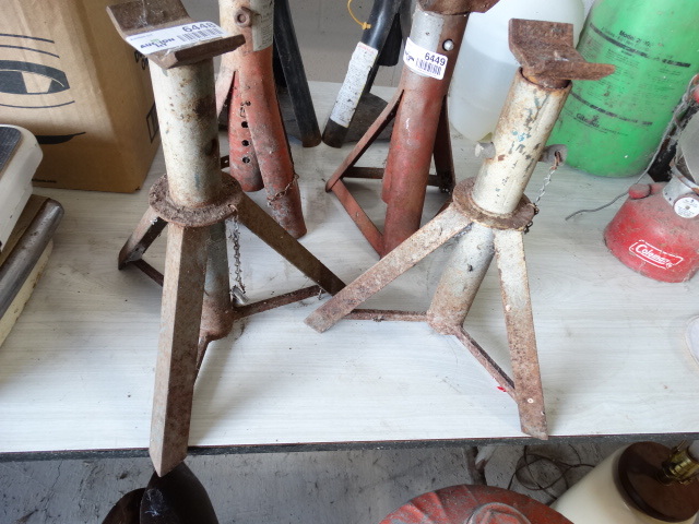 lot 6448 image: 2 Jack stands.