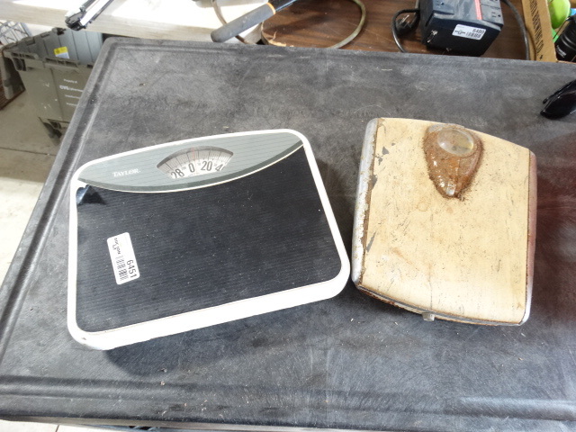 lot 6451 image: 2 Bathroom scales.