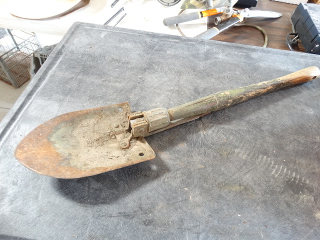 lot 6457 image: Old foldable shovel.