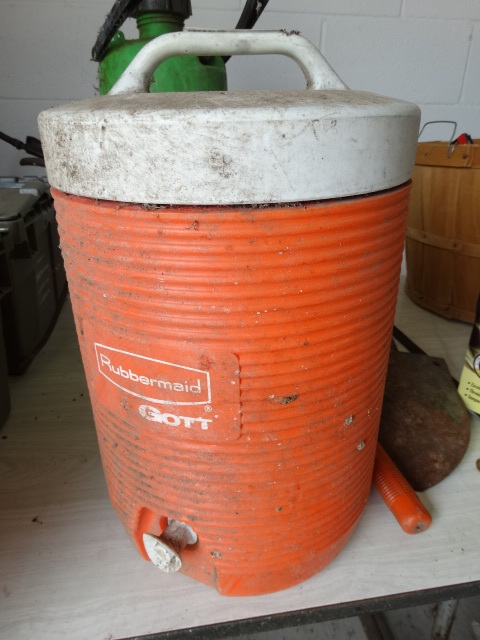 lot 6460 image: Rubbermaid water dispenser.